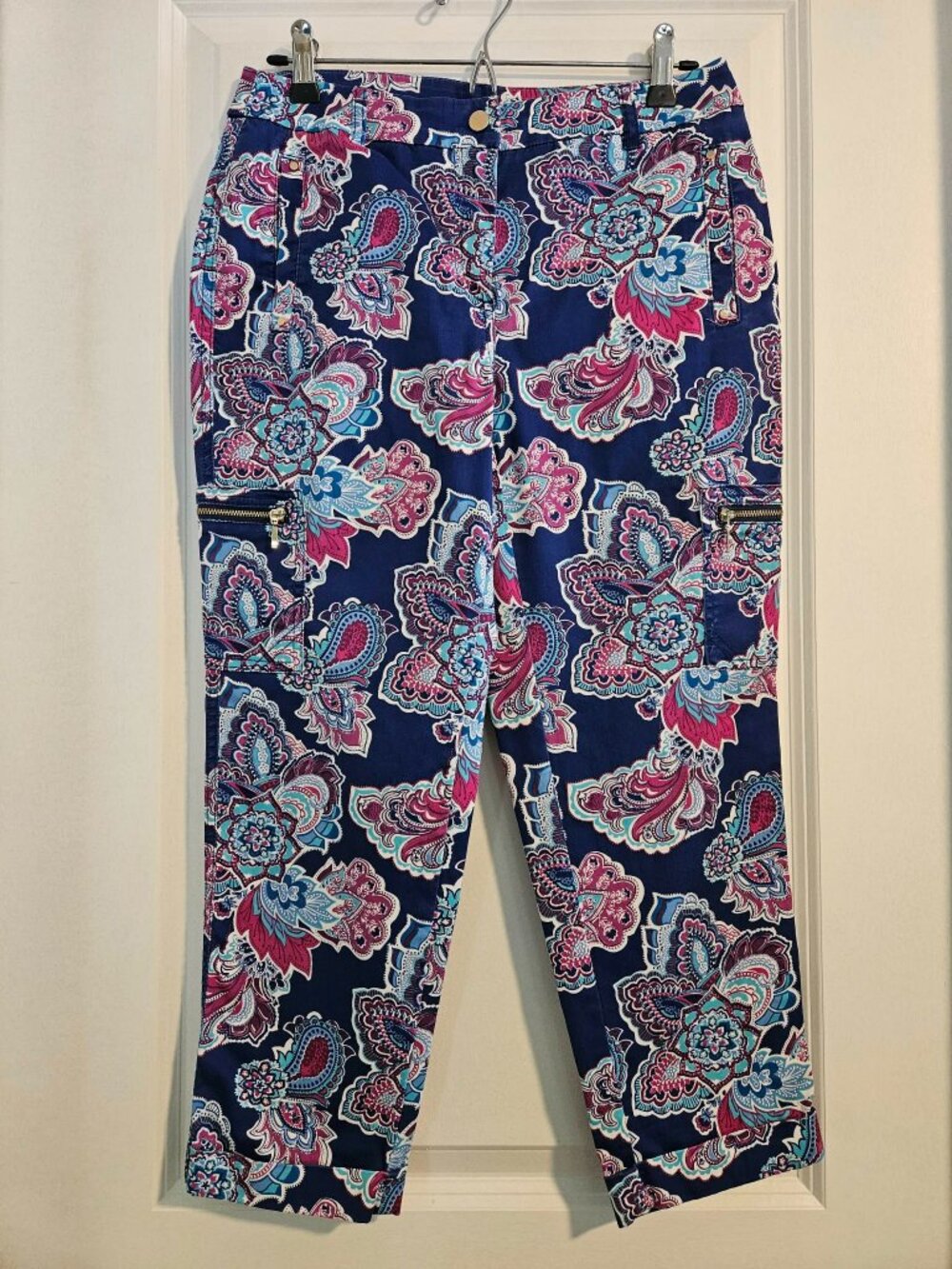 Chico’s Paisley Print Capri Pants Blue Pink Zip Pocket Cropped Pants Size 00/XS